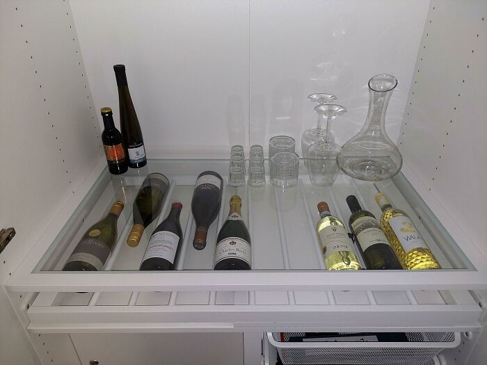 ¡Cajón de los pantalones transformado en estante para vino!