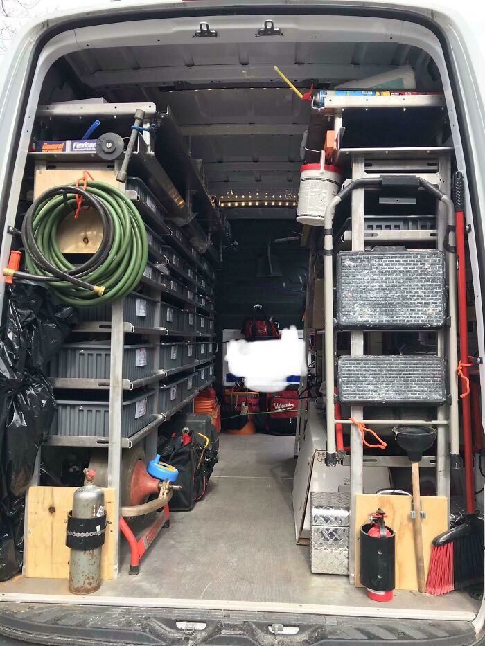 Aparentemente soy un bicho raro porque mantengo mi camioneta limpia y organizada