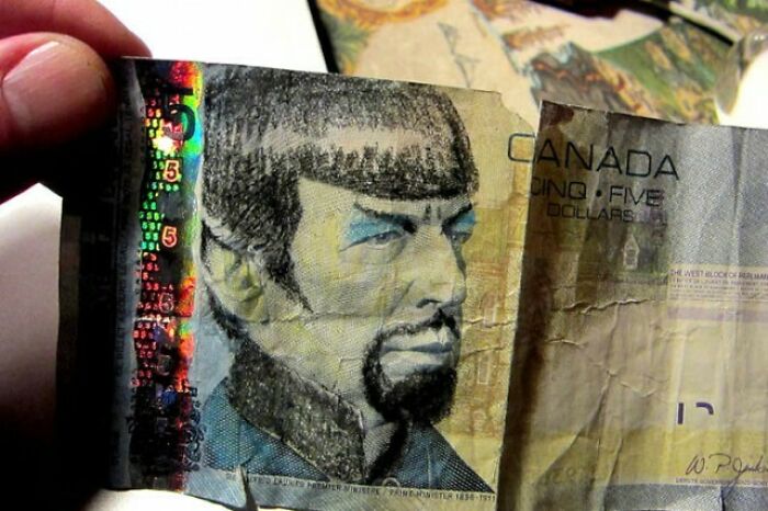 El Banco de Canadá pide a los ciudadanos que dejen de "Spockificar" como homenaje los billetes de 5 dólares