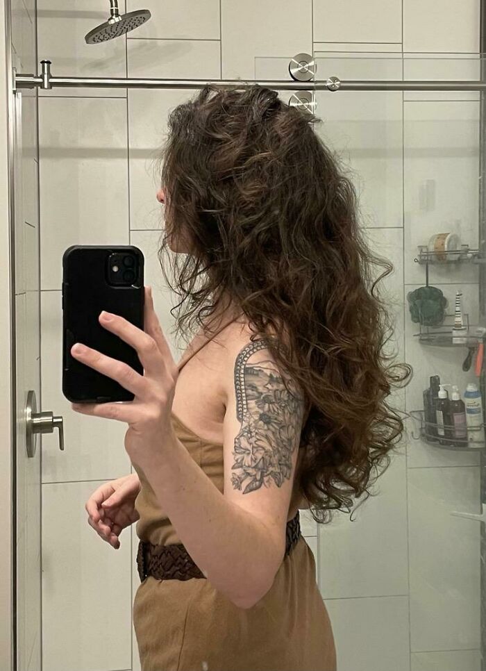 Ahora que tengo 40 años, por fin dejo que mi pelo crezca tan largo y salvaje como cuando tenía 9 años