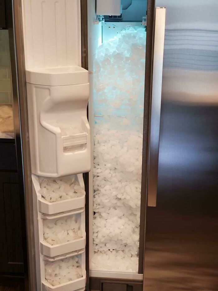 Retira tu bandeja de hielo para obtener hielo ilimitado