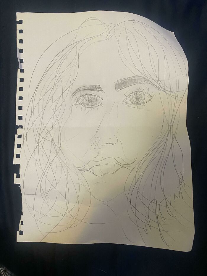 Conocí a un tipo en un bar que me dijo que era un artista y luego dijo que quería dibujarme