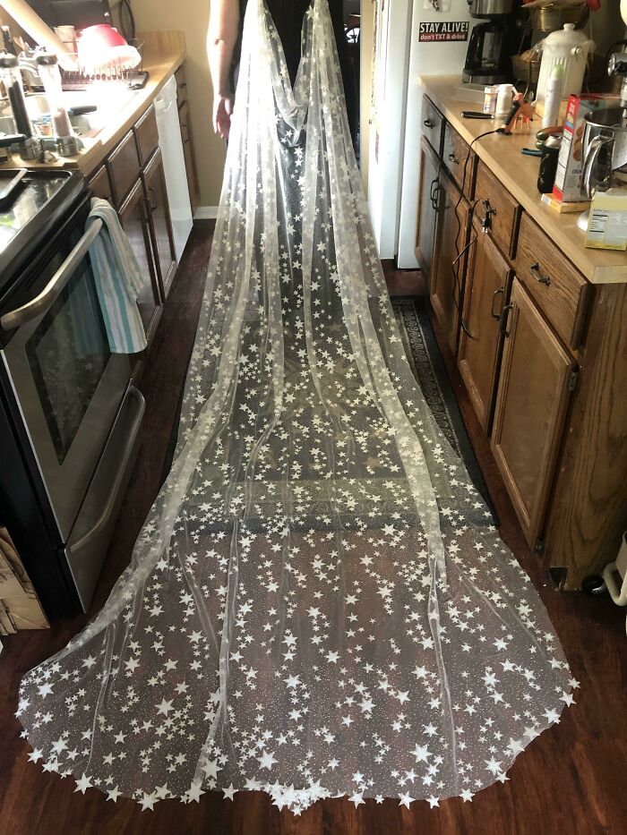 ¡Mi prometido y yo hicimos este velo juntos! Por favor, disculpe la cocina sucia