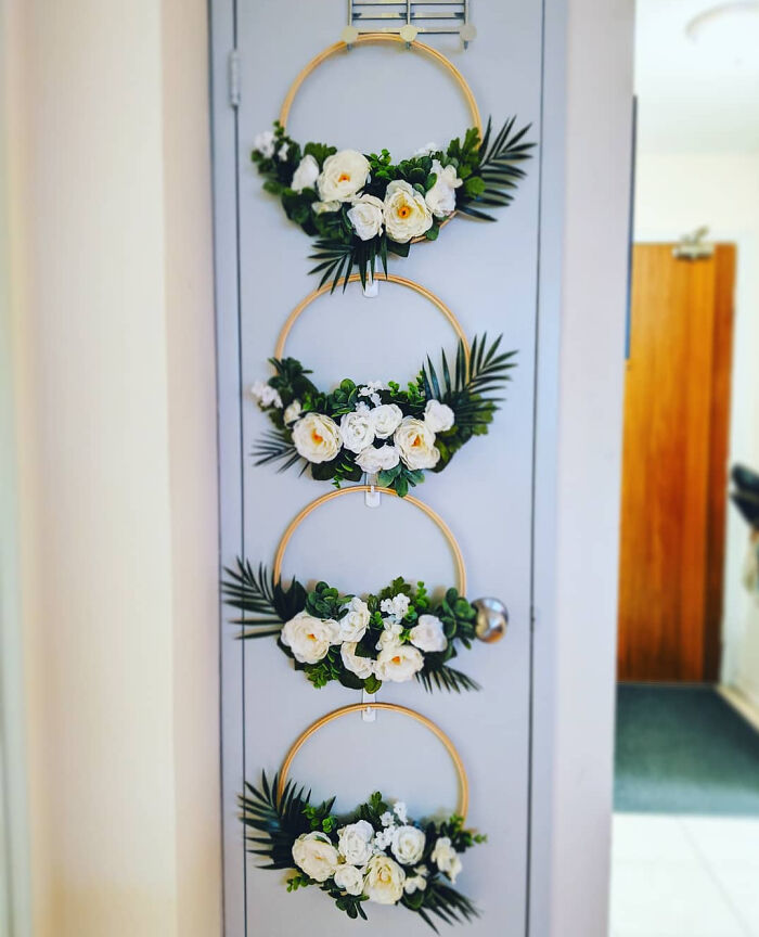 ¡Terminé estas coronas de flores con aros hula hula para las damas de honor!