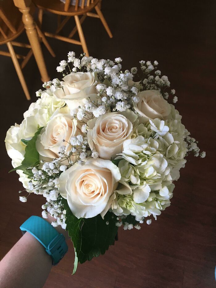 Primer intento de hacer un ramo de novia con flores frescas, ¿alguna sugerencia para mejorar?