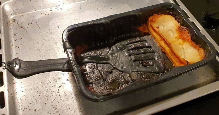 Olvidé mi espátula de plástico en el horno mientras calentaba mi lasaña