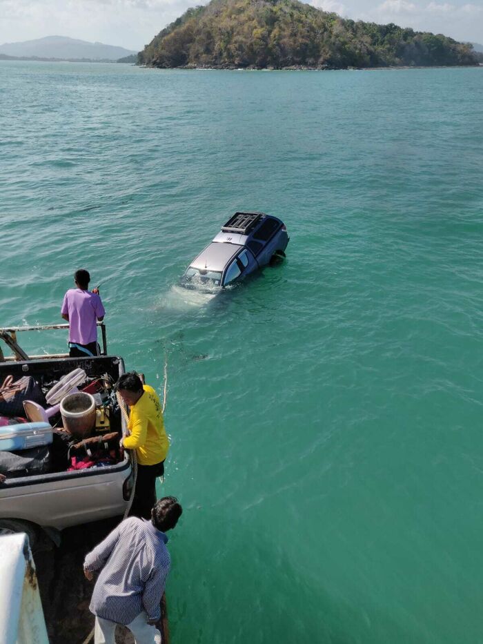 Alguien en el ferry se olvidó de poner el freno de mano