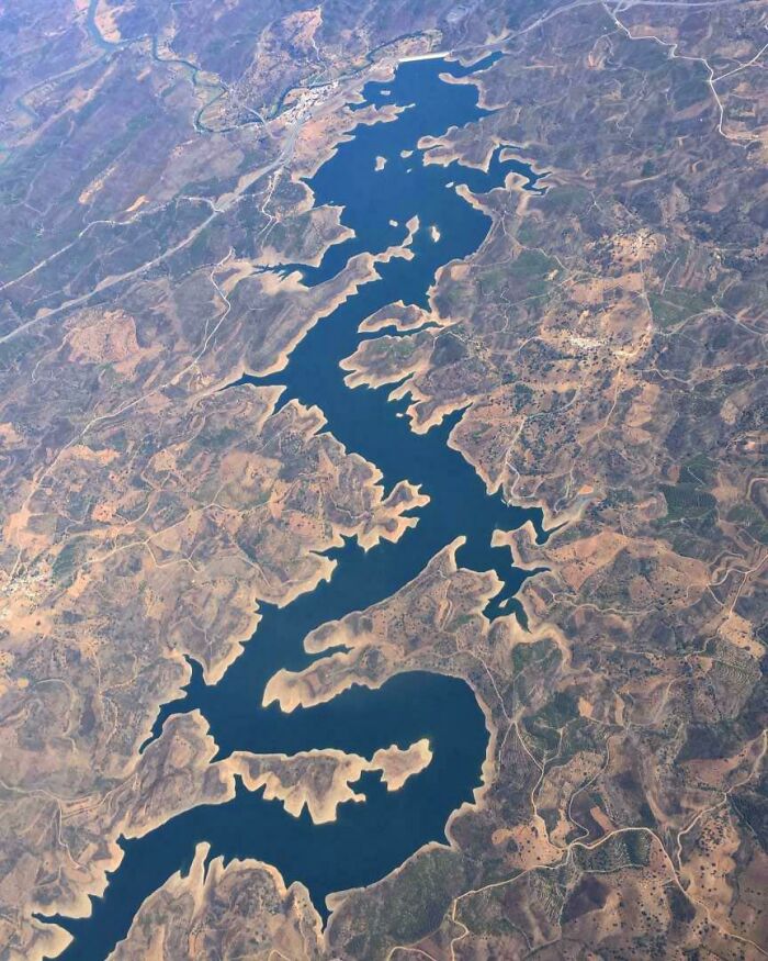 El “Río del Dragón azul” en el Algarve, Portugal