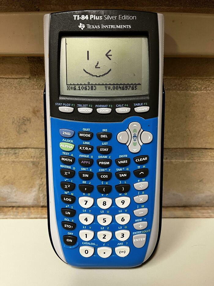 Mi Ti-84 Plus cumple 15 años este mes; ¡ha durado desde el séptimo grado hasta mi doctorado!