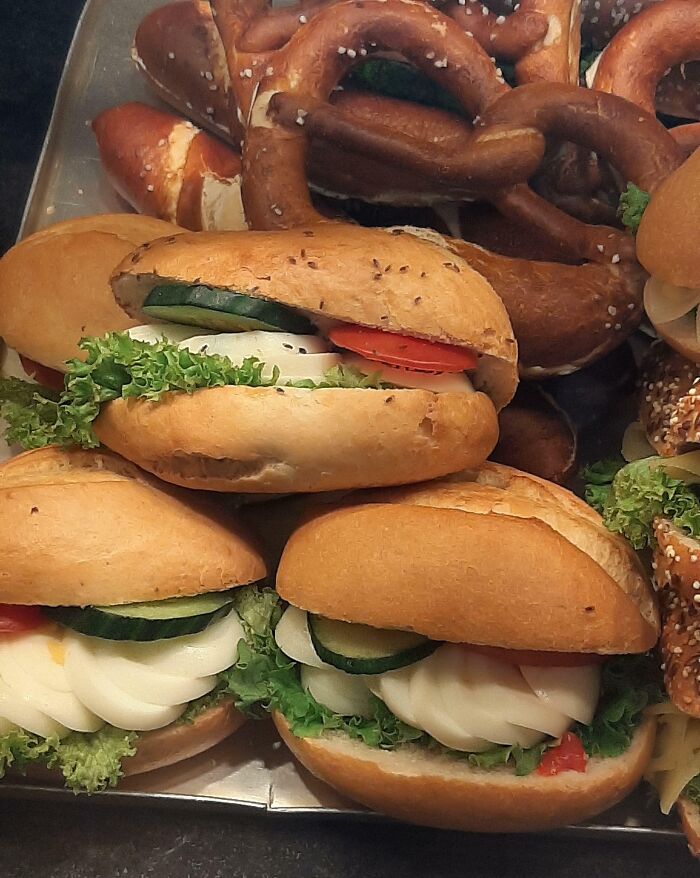 Quise comprarme un sándwich en esta panadería. Al principio pensé que eso era sésamo. Bueno, no lo era…
