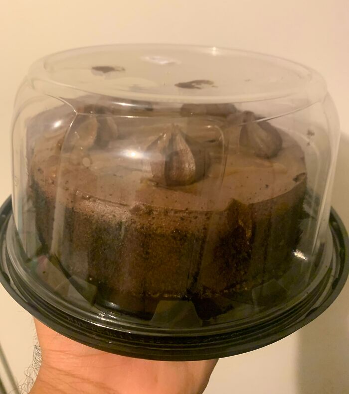 Es hora de dormir y no puedo abrir la tapa de este pastel sin despertar a todo ser humano en un radio de 10 millas