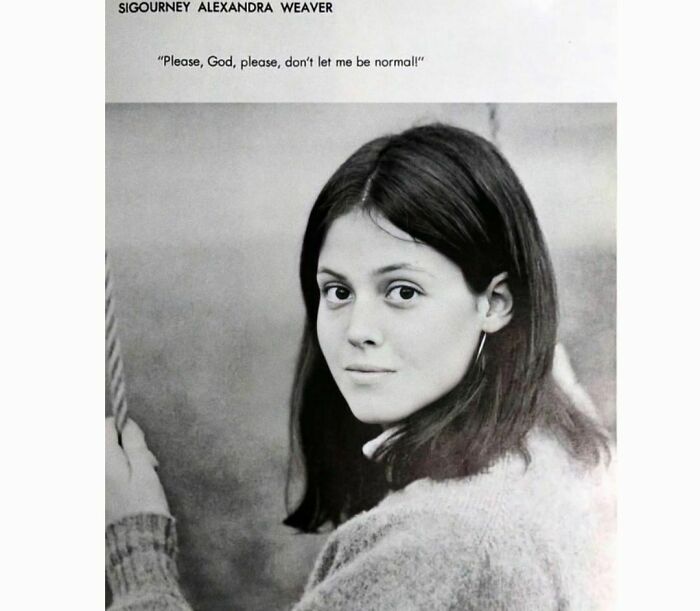 "Por favor, Dios, por favor, no me dejes ser normal". Foto del anuario del colegio de Sigourney Weaver.1967