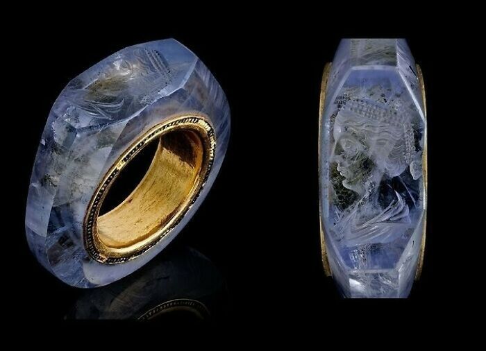Anillo de zafiro de 2000 años, se cree que perteneció al emperador romano Calígula, y que muestra a su 4ª esposa