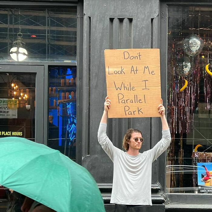 ‘Dude With Sign’ Has 8 Million Followers For Protesting Against Annoying Everyday Things With Funny Signs (30 New Pics)