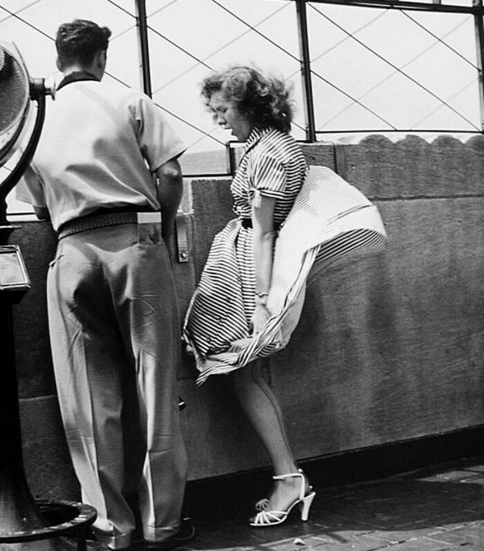 En la cubierta de observación del Empire State Building, Nueva York, mediados de los años 40