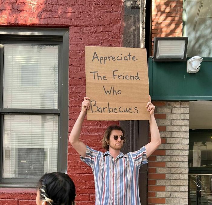 ‘Dude With Sign’ Has 8 Million Followers For Protesting Against Annoying Everyday Things With Funny Signs (30 New Pics)