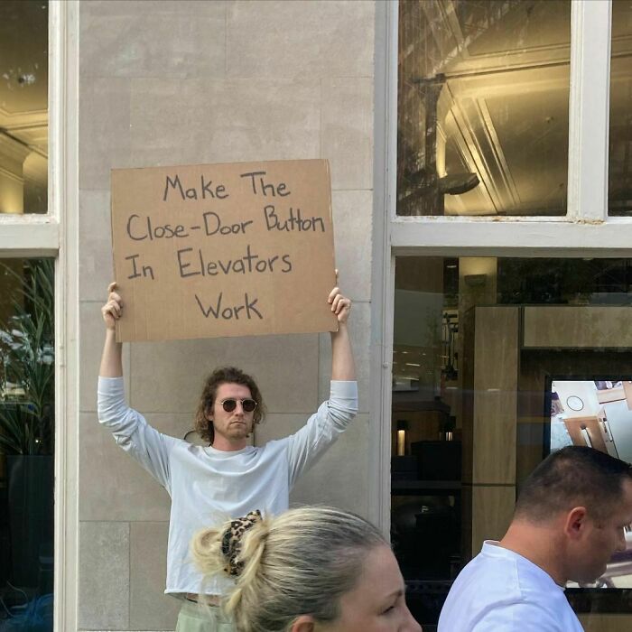 ‘Dude With Sign’ Has 8 Million Followers For Protesting Against Annoying Everyday Things With Funny Signs (30 New Pics)