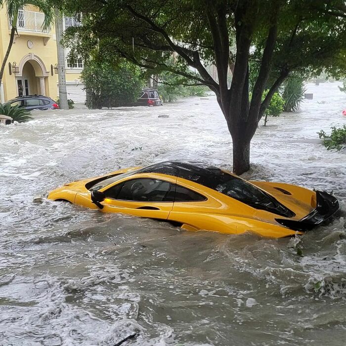 35 Of The Most Surreal Pics That Sum Up The Catastrophe Followed By Hurricane Ian