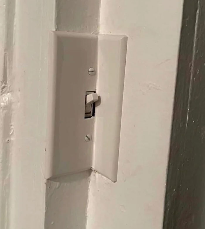 Eh, jefe, he metido el interruptor de la luz en la esquina como pidió