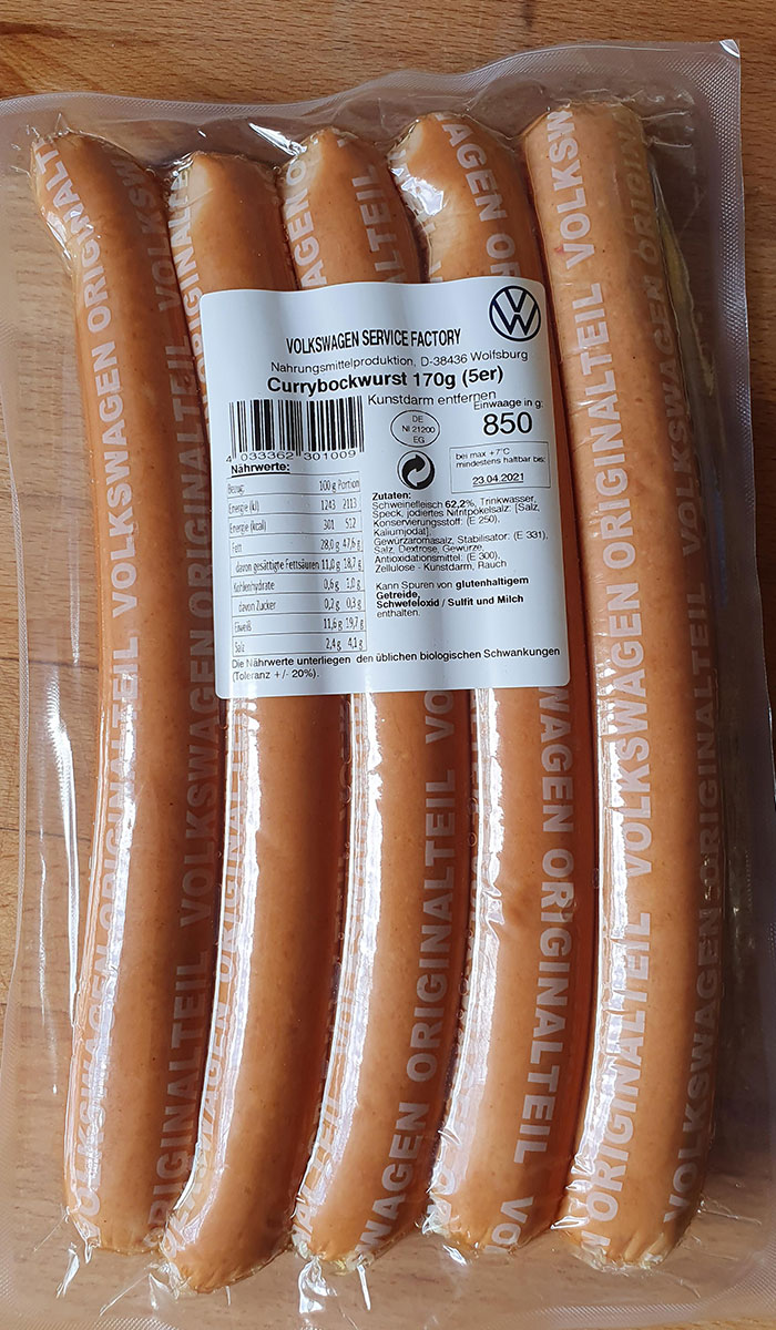 Volkswagen (VW) es el mayor productor de un tipo particular de salchicha (Currywurst) en Alemania