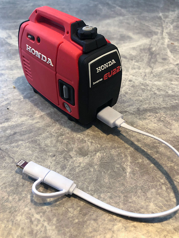 Banco de energía USB disfrazado de minigenerador