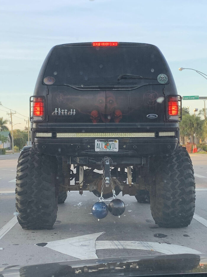 50 Times People Ruined Their Cars With Dumb Mods, As Shared On This Online Page