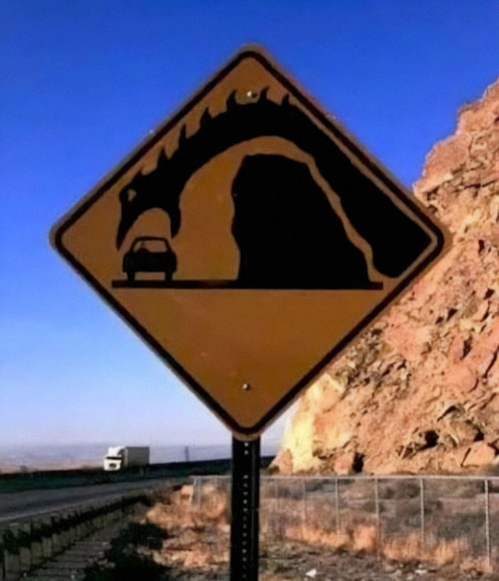 40 Confusing Images Where "Things Only Get Weirder" The Longer You Look