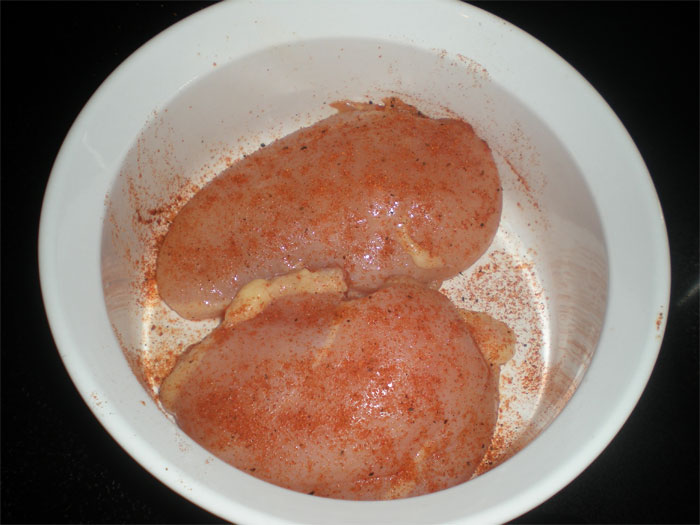 El pollo medio crudo