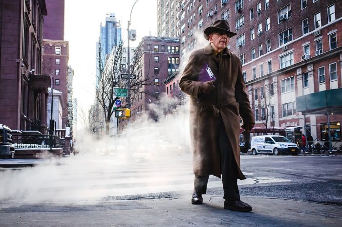 Fotografía de la calle: 1er clasificado, “Abrigo de humo” por Michael Kowalczyk