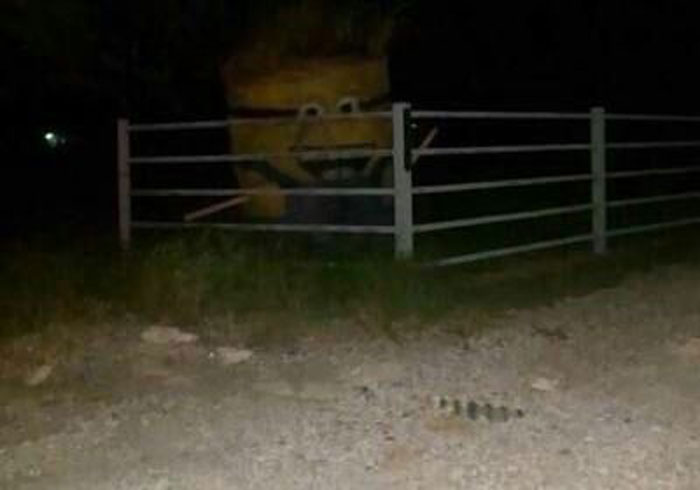 Apparently, There's A Dedicated Twitter Page Called "Cursed Images" And Here Are 30 Of The Weirdest Photos Posted On It