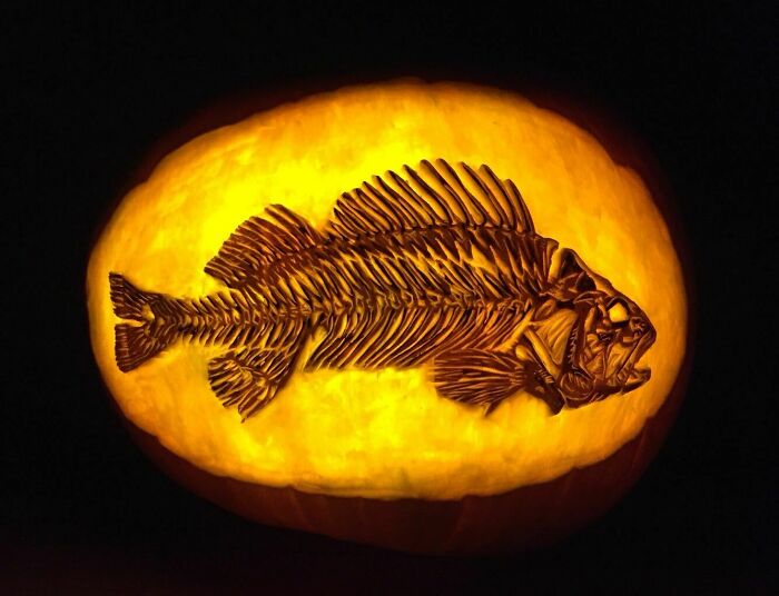 Esqueleto de pez, calabaza tallada