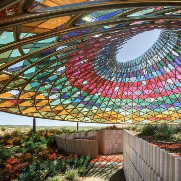 Marquesina de cristal de colores en Sonoma, California. Por Olafur Eliasson y el arquitecto Sebastian Behmann 