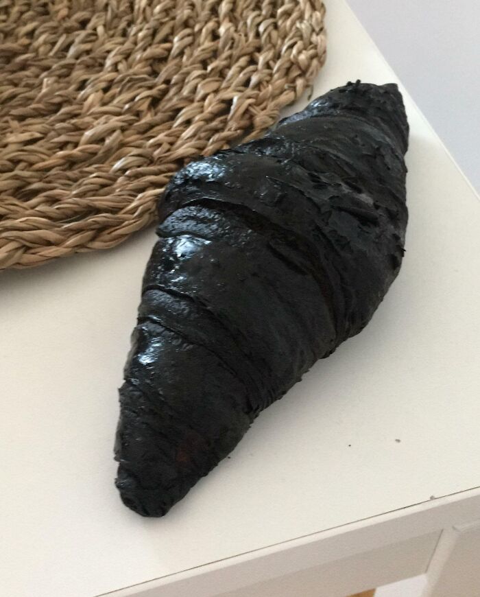 Mi esposo me pidió si podía calentar el croissant y me dijo que lo quería bien crujiente… Creo que lo logré