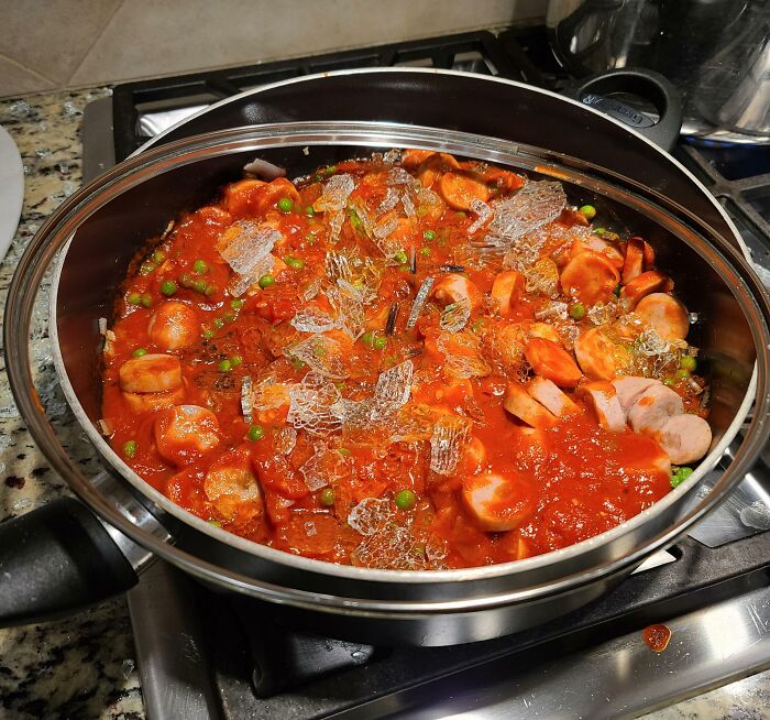 La tapa de vidrio de la olla explotó sobre la pasta