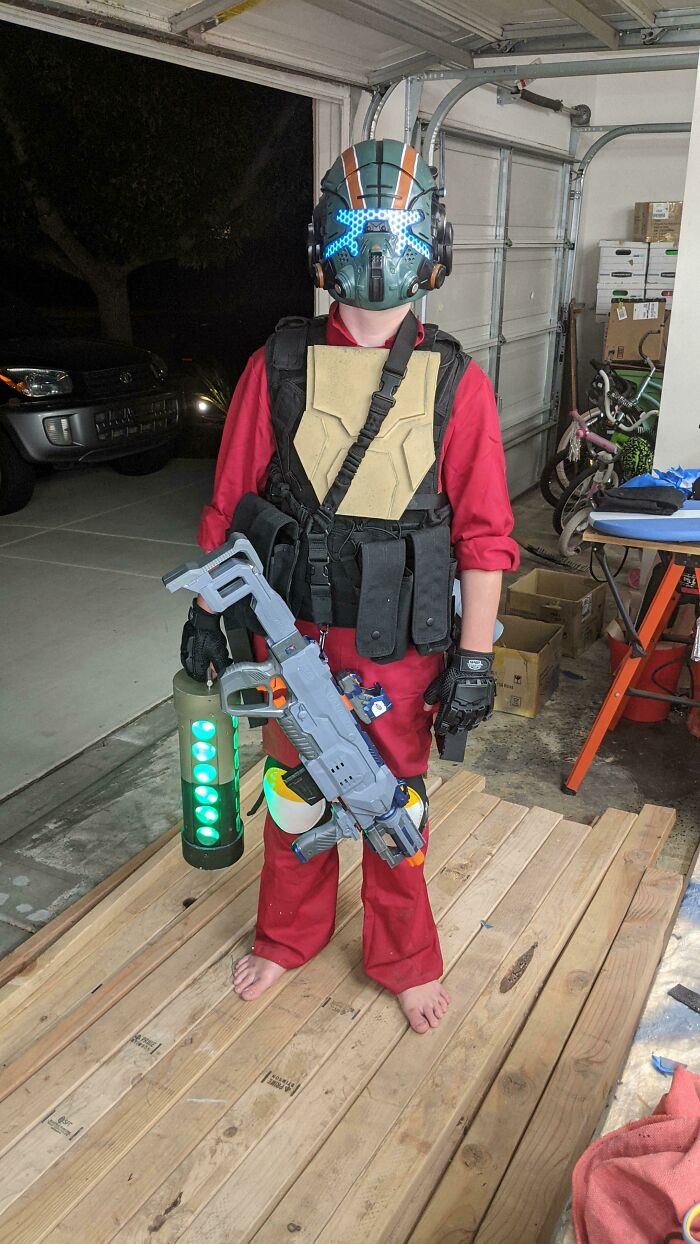 El disfraz de Halloween de mi hijo, ha trabajado mucho, muéstrale un poco de amor