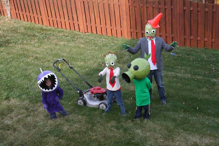 Los disfraces de Halloween de mis hijos y el mío hace 10 años
