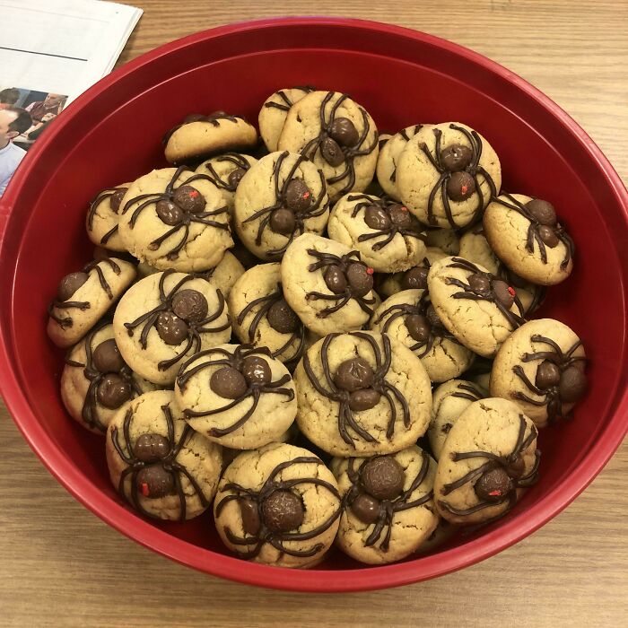 No puedo esperar a hacer de nuevo estas galletas de mantequilla de cacahuete con arañas