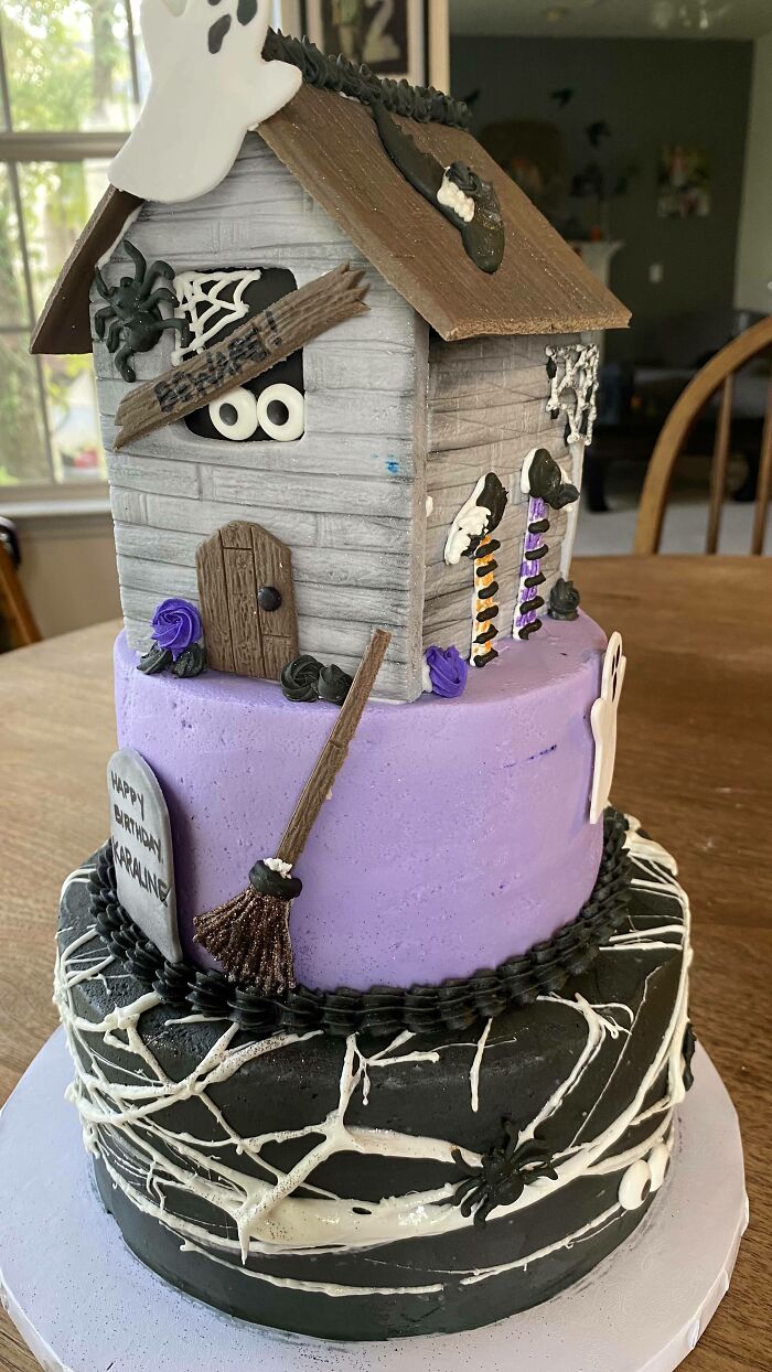 Tarta de cumpleaños con temática de Halloween que hizo mi mujer
