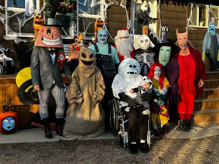 Esto es Halloween. Esa es mi abuela de 79 años como el Dr. Finkelstein