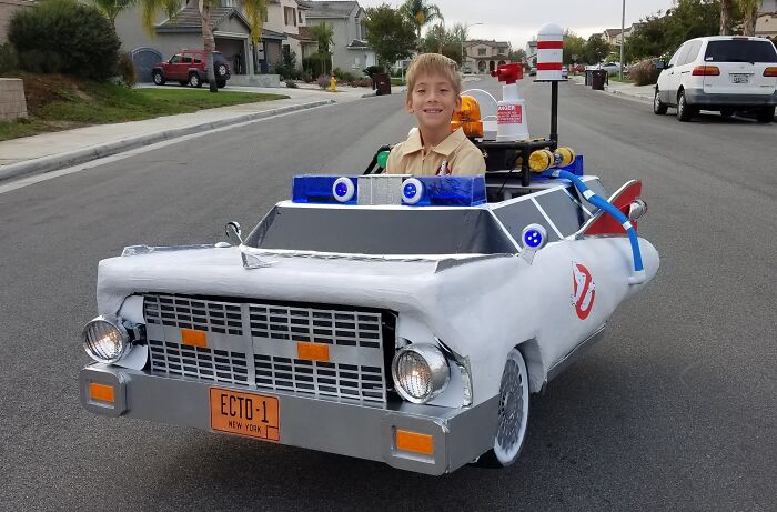 Disfraz del Ecto1 de los Cazafantasmas en Silla de Ruedas para Halloween