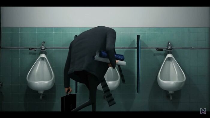 En GRU: Mi Villano Favorito (2010), Gru utiliza el urinario del medio para entrar en el banco del mal. Esto se debe a que tienes que ser un villano para usar el urinario del medio cuando hay tres