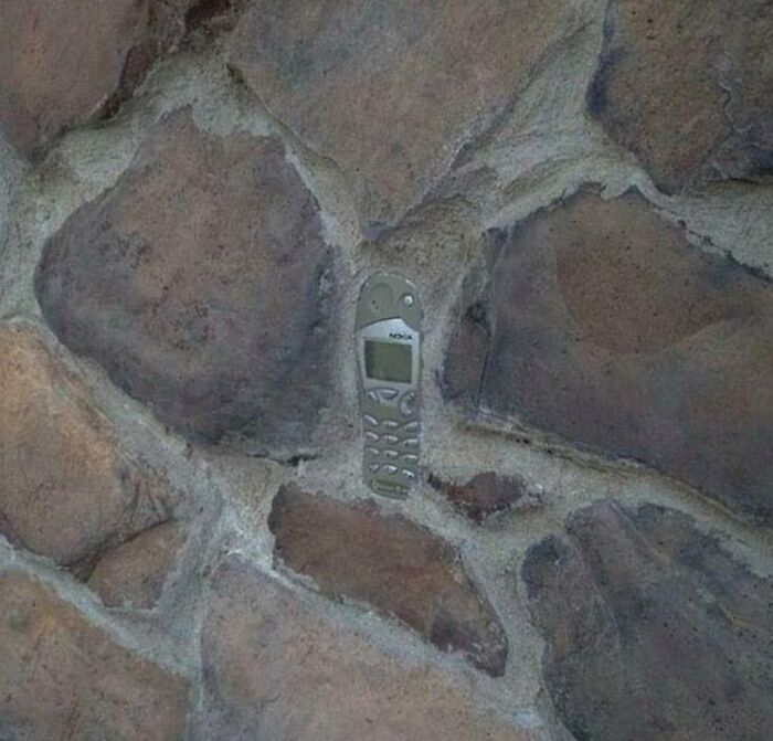50 Pics Without Context That Get Weirder And Weirder The Longer You Look At Them, As Shared On This Online Group (New Pics)