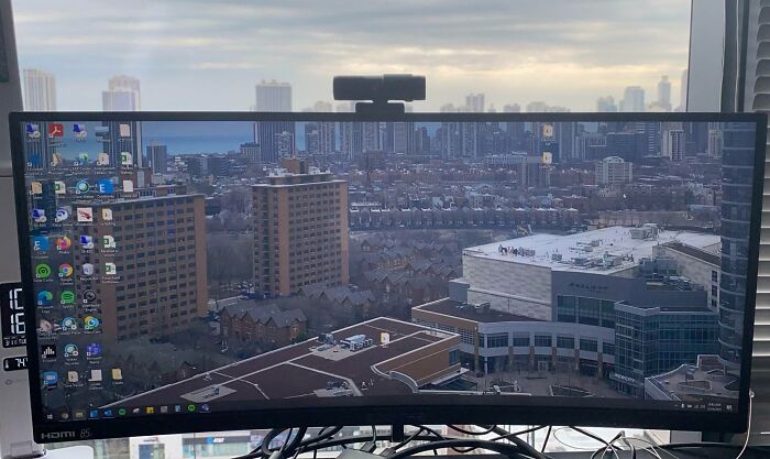 Cuando tienes un monitor enorme y una buena vista al mismo tiempo