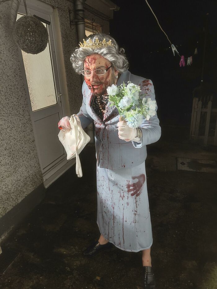 Feliz Halloween chicos ¡Dios salve a la Reina!