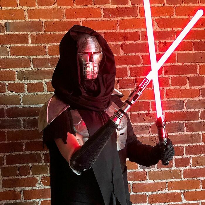 Querías un Sith biónico, pues ahora tienes uno: con una prótesis de sable láser