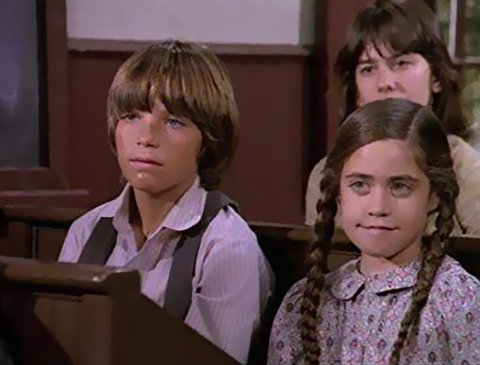 Jason Bateman en La Casa de la Pradera (1974)