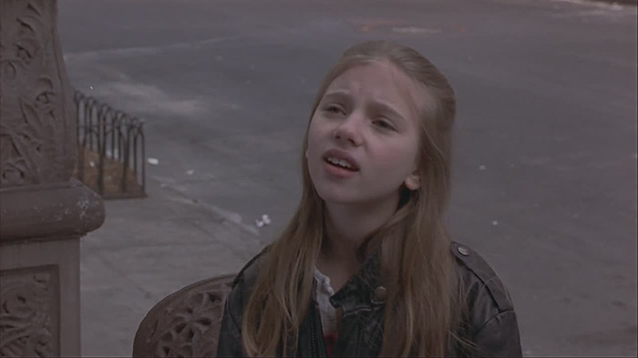 Scarlett Johansson en Si No Te Casas, Me Mato (1996)