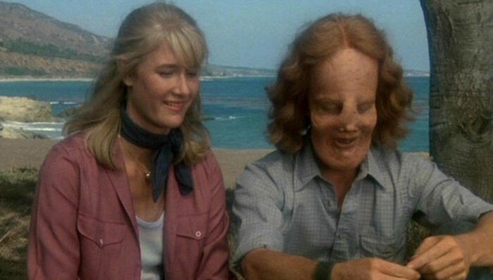 Laura Dern y Eric Stoltz en Máscara (1985)