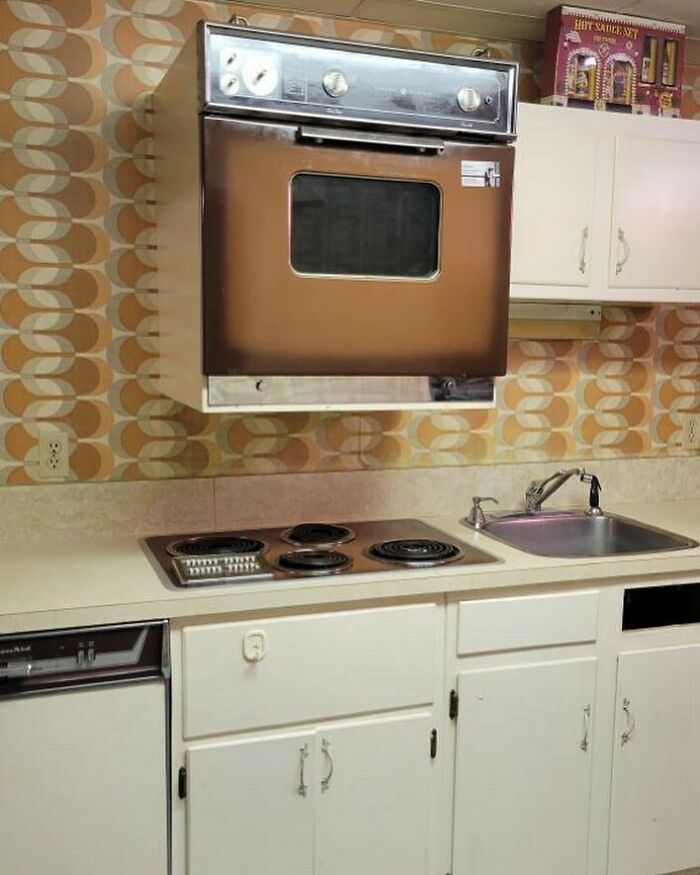 Real Estate Fails: ‘The Broke Agent’ Pokes Fun At The Most Hectic Homes, And Here Are 40 Of The Worst Of Them (New Pics)