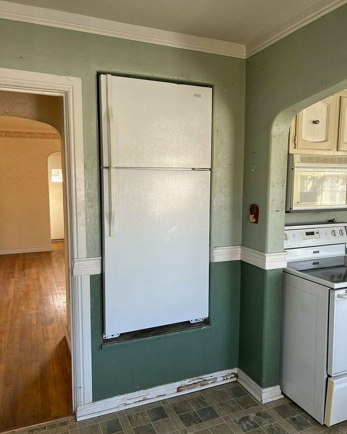 Real Estate Fails: ‘The Broke Agent’ Pokes Fun At The Most Hectic Homes, And Here Are 40 Of The Worst Of Them (New Pics)